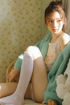 在公车上拨开被内裤进入